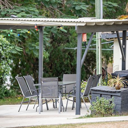 Mt Larcom Tourist Park Hotel Mount Larcom Exterior photo