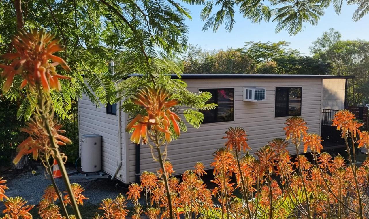 Mt Larcom Tourist Park Hotel Mount Larcom Exterior photo