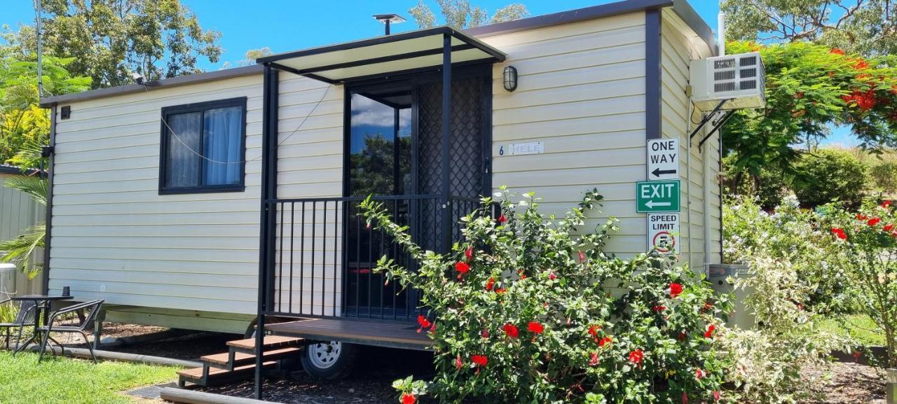 Mt Larcom Tourist Park Hotel Mount Larcom Exterior photo