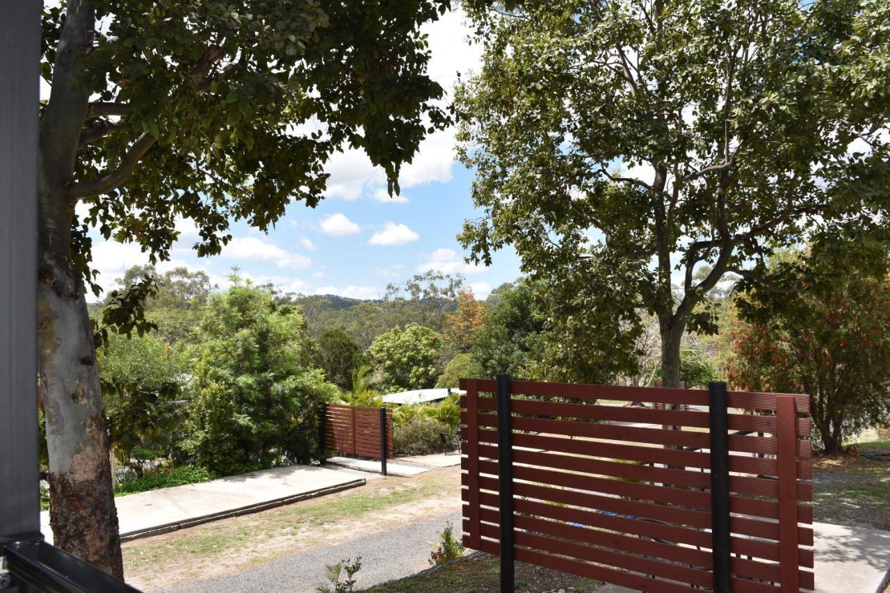 Mt Larcom Tourist Park Hotel Mount Larcom Exterior photo