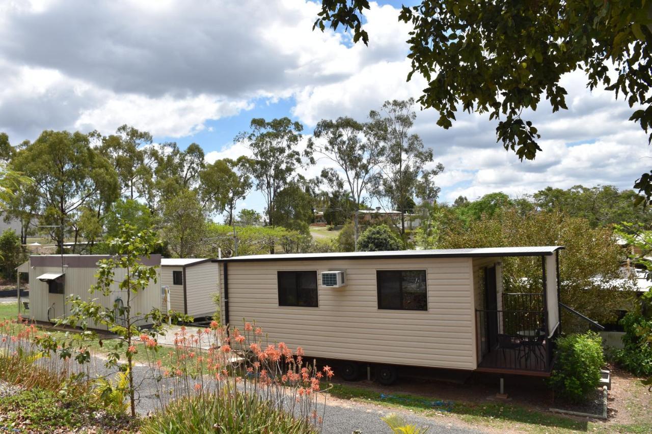 Mt Larcom Tourist Park Hotel Mount Larcom Exterior photo